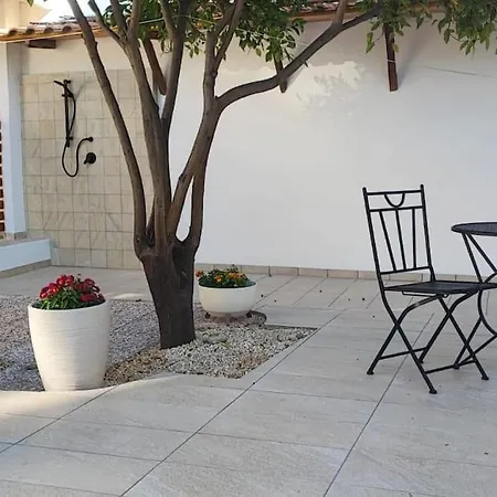 Casa Con Giardino كوارتو سانتيلينا
